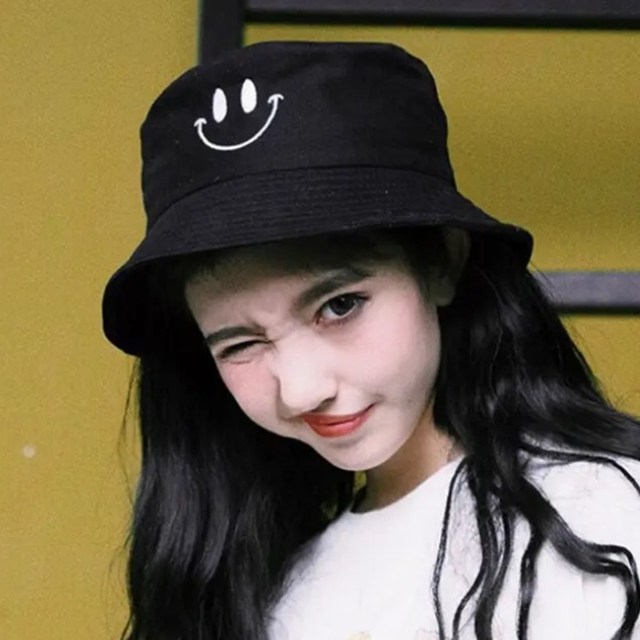 Double sided Bucket hat - Picture 3 of 7